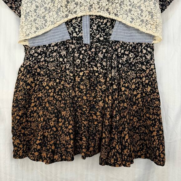 Gimmicks BKE Short Sleeve Button Down Women’s Size Medium Open Back Floral Lace - Picture 5 of 9